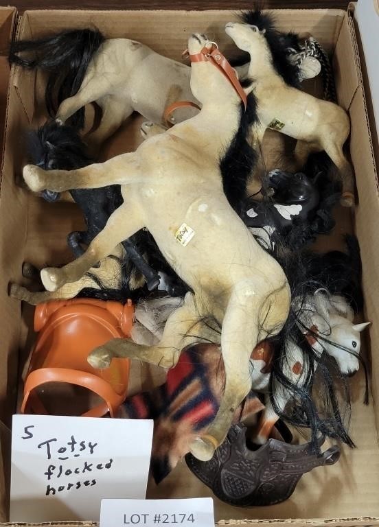 TOY HORSES & ACCESSORIES