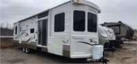 2014 Dutchmen Breckenridge 40RCB3 40 Ft T/A Park 4