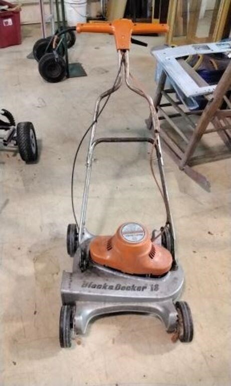 Black and Decker Electric lawnmower