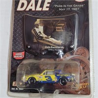 1:64 DALE EARNHARDT - PASS IN THE GRASS - NASCAR