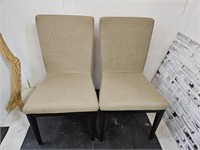 Nice Clean Modern Dinig Room Chairs