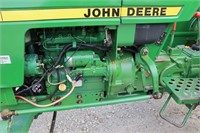 John Deere 1050 Tractor 4WD