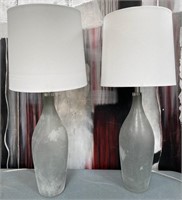 11 - PAIR OF MATCHING TABLE LAMPS (D64)