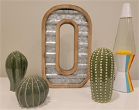 J - LAVA LAMP, CERAMIC CACTII, LETTER O DECOR (B13