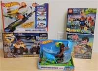 J - LOT OF LEGO & HOT WHEEL TOYS (G27)