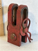 Tractor hitch, small red hitch with two locking