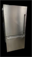 Hisense Refrigerator M86420763 Retail 949.00