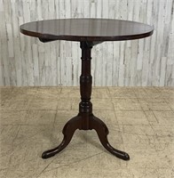 Antique Queen Anne Mahogany Tilt Top Table