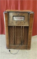 Vintage Radio - Needs cord replaced. 25"x12"x36"