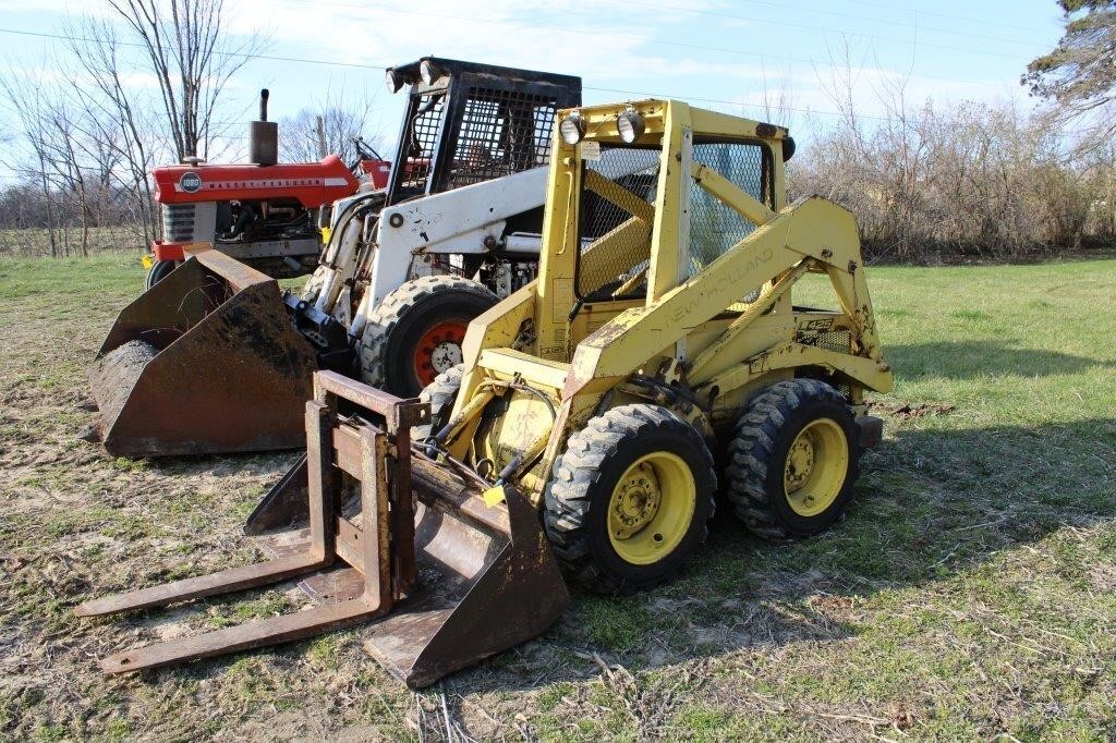 New Holland L425 Gas Skid Steer