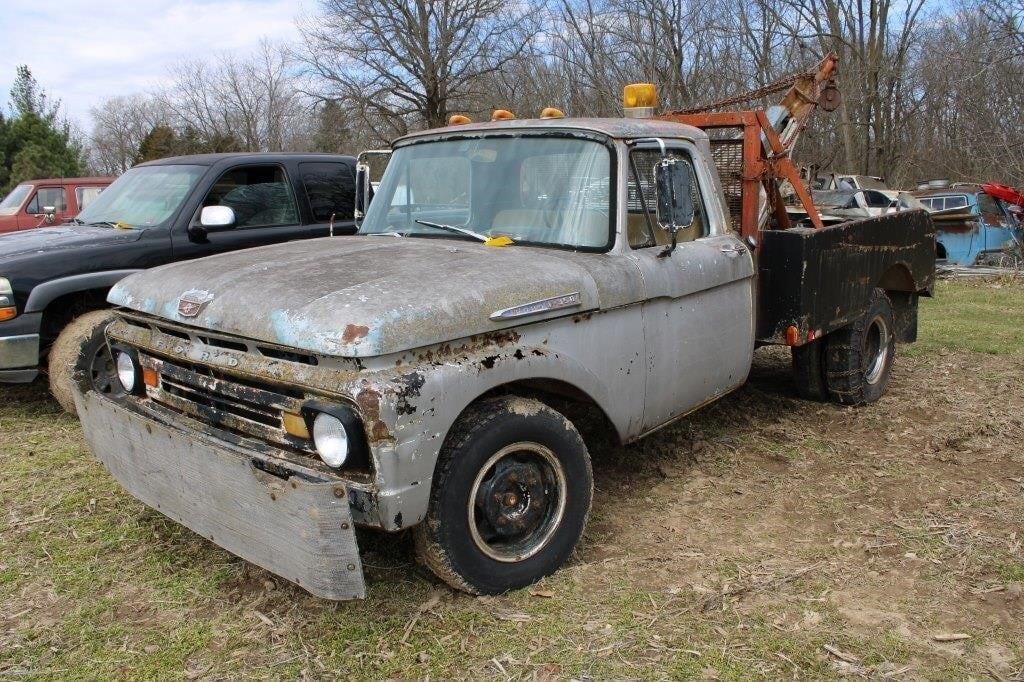 1962 Ford F350 Tow Truck