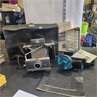 Vintage Polaroid Automatic 100 Land Camera In Case