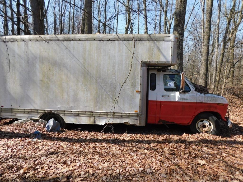 1989 FORD 14FT ENCLOSED ITEMS INSIDE GO