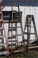 Wood 7' Step Ladder