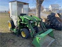 JD 2320, 4WD, loader, mower deck