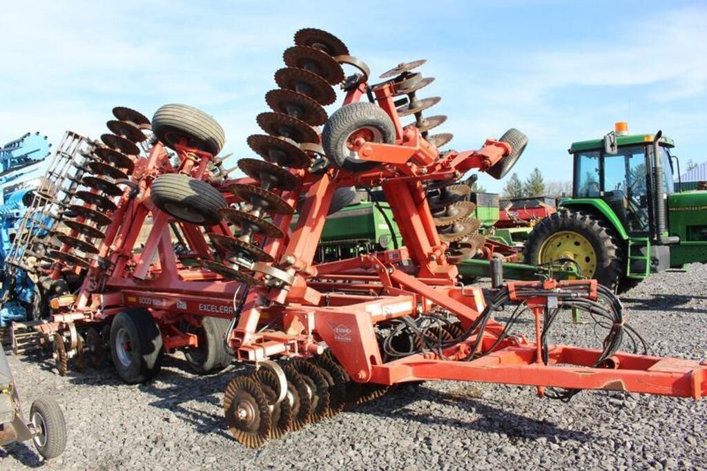 2014 Kuhn 8000-25 Excellerator, 25’