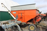 Turnco gravity box w/ fertilizer auger and 10 ton