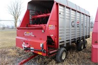 Gehl 980 forage wagon w/ tandem undercarriage and