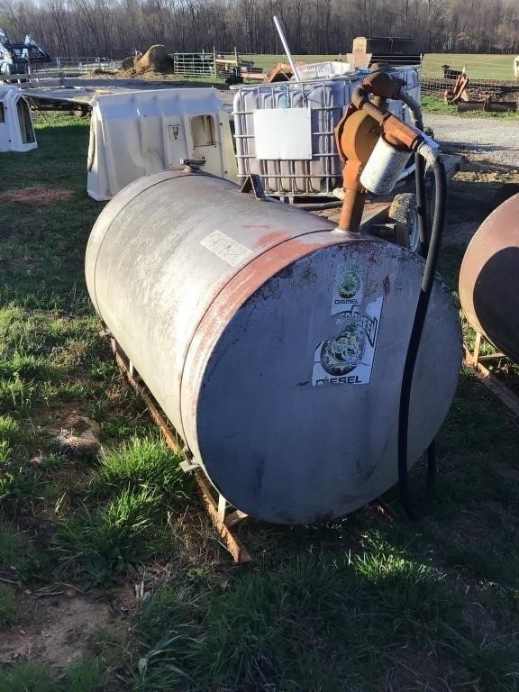 FUEL TANK ON SKIDS WITH HAND PUMP