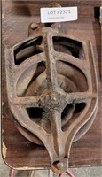 ANTIQUE CAST IRON PULLEY