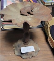 CAST IRON LILY PAD PLANT STAND W/ FROG FIGURE