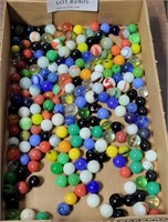 FLAT OF APPROX 200 MARBLES