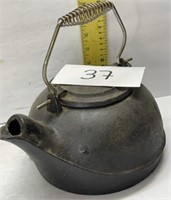Vtg cast iron kettle