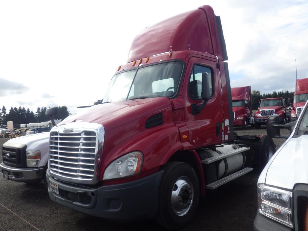 2015 Freightliner Cascadia 113 S/A Truck Tractor