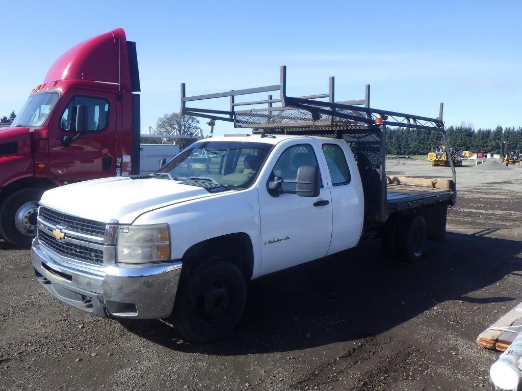 2007 Chevrolet 3500HD 9' S/A Flatbed Truck