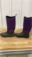 Women’s size 7 muck boots