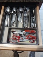 CONTENTS OF DRAWER SILVERWARE
