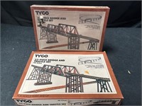 (1) TYCO 33-Piece Bridge/Trestle Set