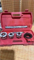 Pipe threading set