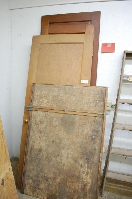 3 Wood Doors W/ Hardware & Glass Cutting Board