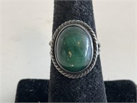 Sterling & Green Stone Ring 5.9gr TW, Sz 5.5