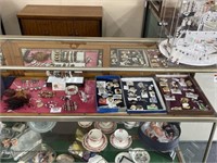 Large Selection Vintage Jewellery