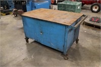 Rolling Steel Work Bench With Vice