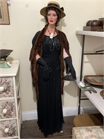 Early Lady Mannequin in Vintage Clothing H1800
