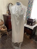 Vintage Lady Mannequin in Period Lady Clothing