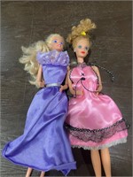 Lot 2 Barbie dolls