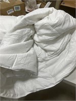 STWIENER 
White down comforter 
Size120*128”