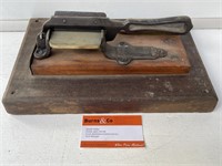 Vintage Mounted Tobacco Cutter L320