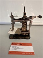 Vintage Miniature Childs Sewing Machine 120x150