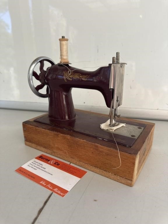 Vintage Miniature Childs Sewing Machine 210x200