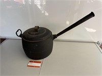 Large 7 Quart Cast Pot w/- Lid L560