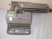 Old Royal Typewriter Needs Work