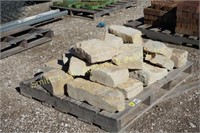 PALLET OF DECORATIVE ROCK, MIXED SIZES