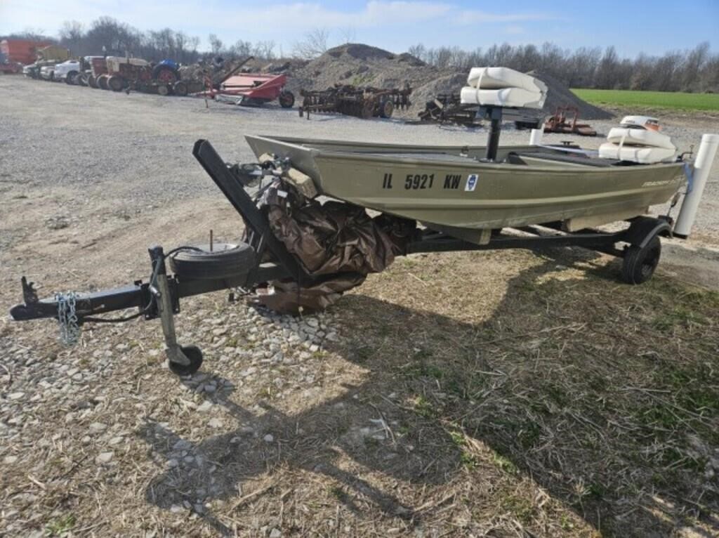 2018 Tracker 11ft. Boat W/6HP. Johnson motor.