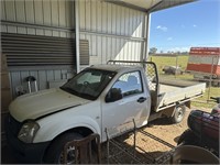 2005 4 Cylinder 2.4L Holden Ute, Manual on Gas.