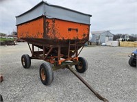 7250BU. Gravity wagon W/John Deere gear.